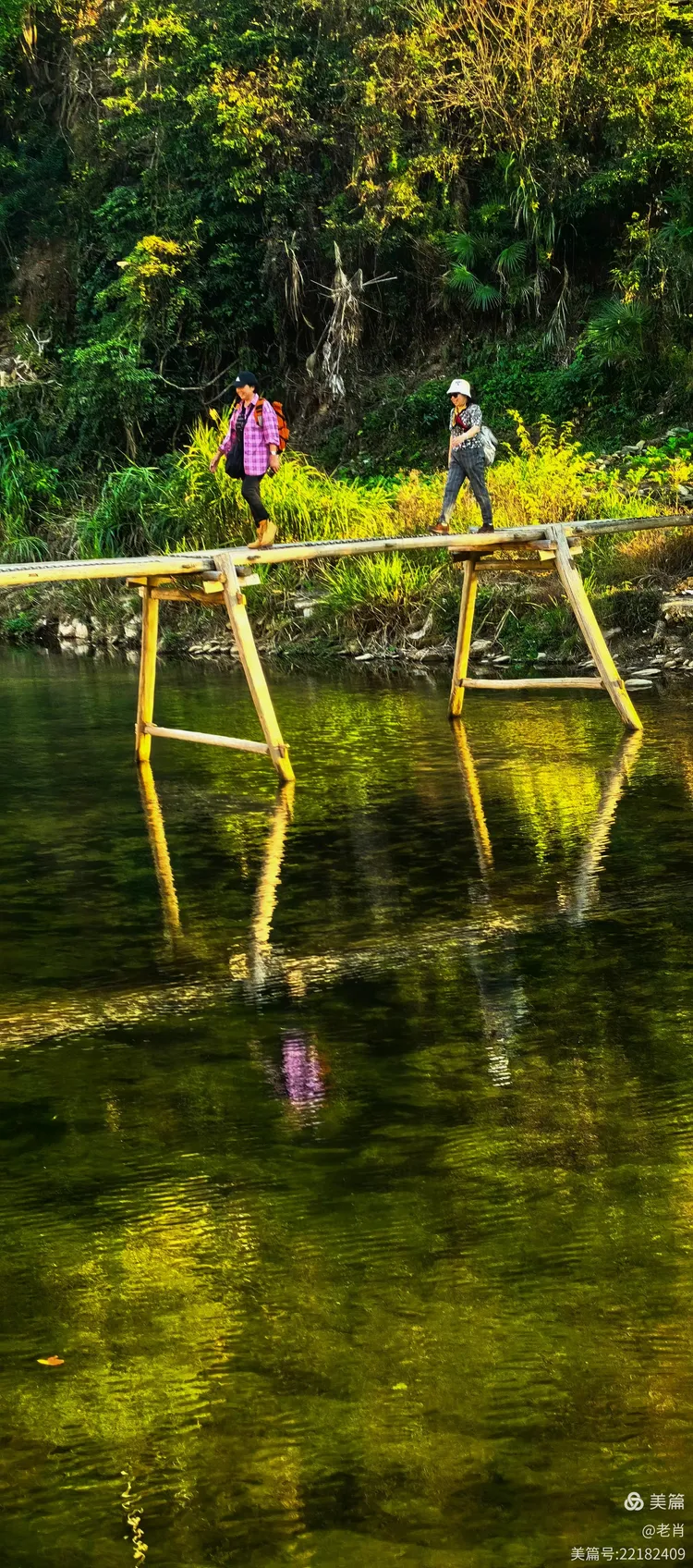 婺源樟村有一座板櫈桥,是一个愿汁愿味乡村